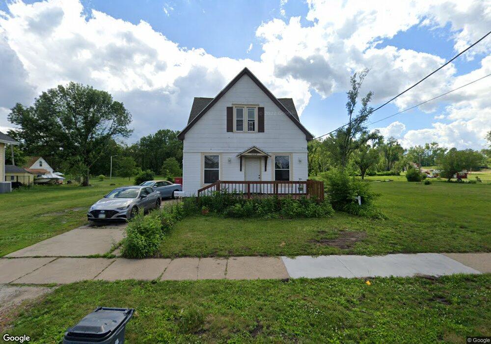 1852 Ellis Blvd NW, Cedar Rapids, IA 52405 - photo 1