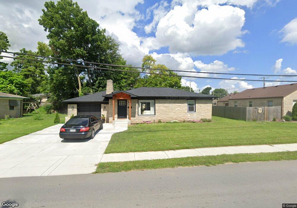 565 S Center St, Plainfield, IN 46168 - photo 1