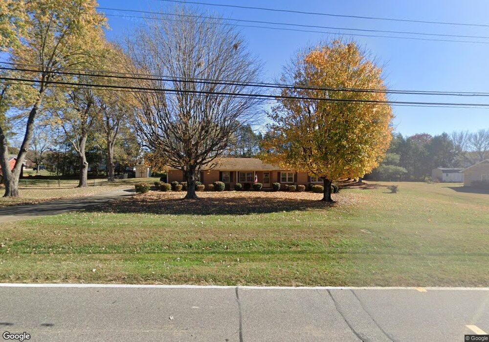 322 N Greenbriar Rd, Statesville, NC 28625 - photo 1