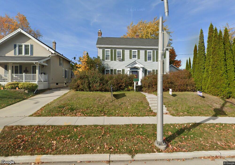 1028 N 8th St, Manitowoc, WI 54220 - photo 1