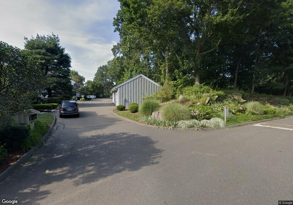 190 Rowayton Woods Dr, Norwalk, CT 06854 - photo 1