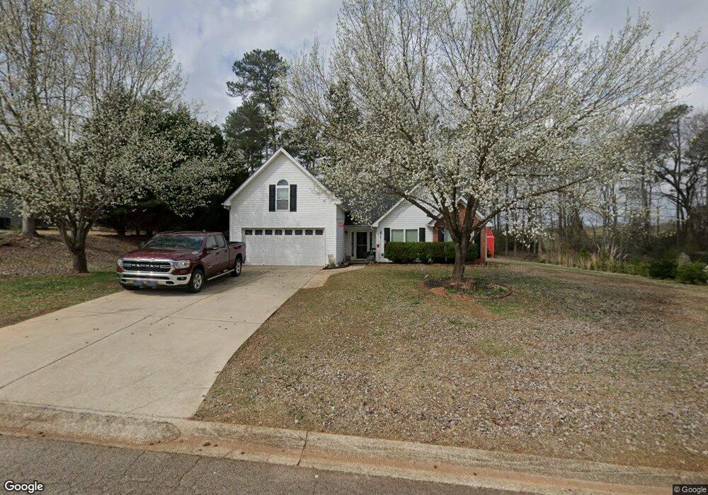 707 Creek View Dr, Hoschton, GA 30548 - photo 1