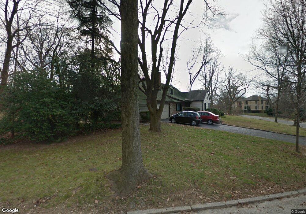 33 Northfield Rd, Glen Cove, NY 11542 - photo 1