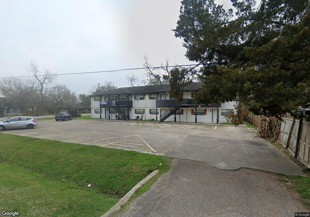 1606 W Sealy St unit 2, Alvin, TX 77511 - photo 1