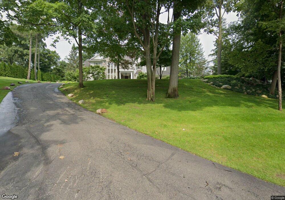 894 W Glengarry Cir, Bloomfield Hills, MI 48301 - photo 1