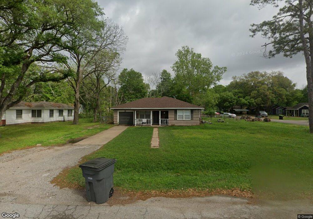 3215 10th St, Bay City, TX 77414 - photo 1