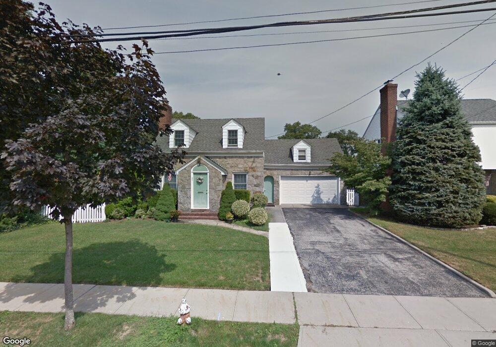 31 Azalia Ct, Hempstead, NY 11550 - photo 1