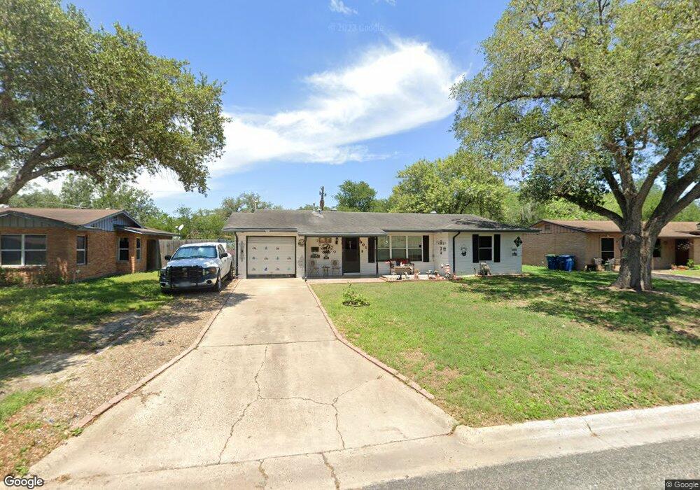 901 E Randall St, Beeville, TX 78102 - photo 1