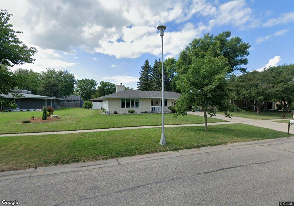 136 S Woodcrest Dr N, Fargo, ND 58102 - photo 1
