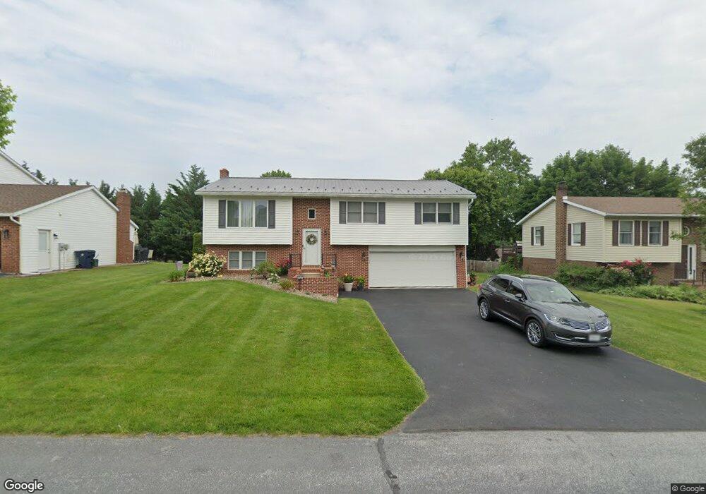 2727 Fillmore Dr, Chambersburg, PA 17201 - photo 1
