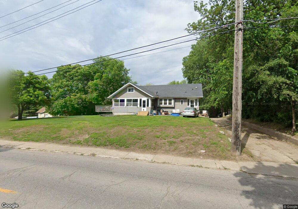 1260 E 33rd St, Des Moines, IA 50317 - photo 1