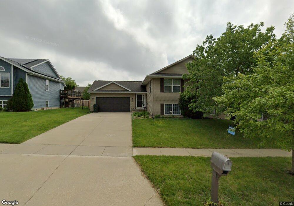 3405 Remington St SW, Cedar Rapids, IA 52404 - photo 1