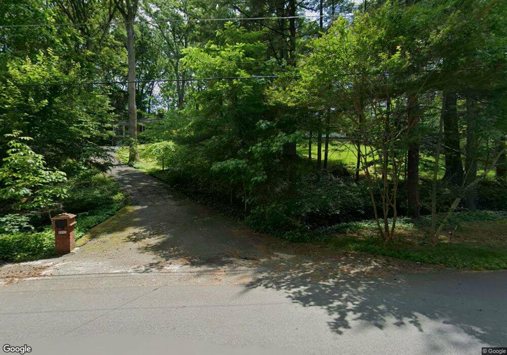 9005 Hamilton Dr, Fairfax, VA 22031 - photo 1