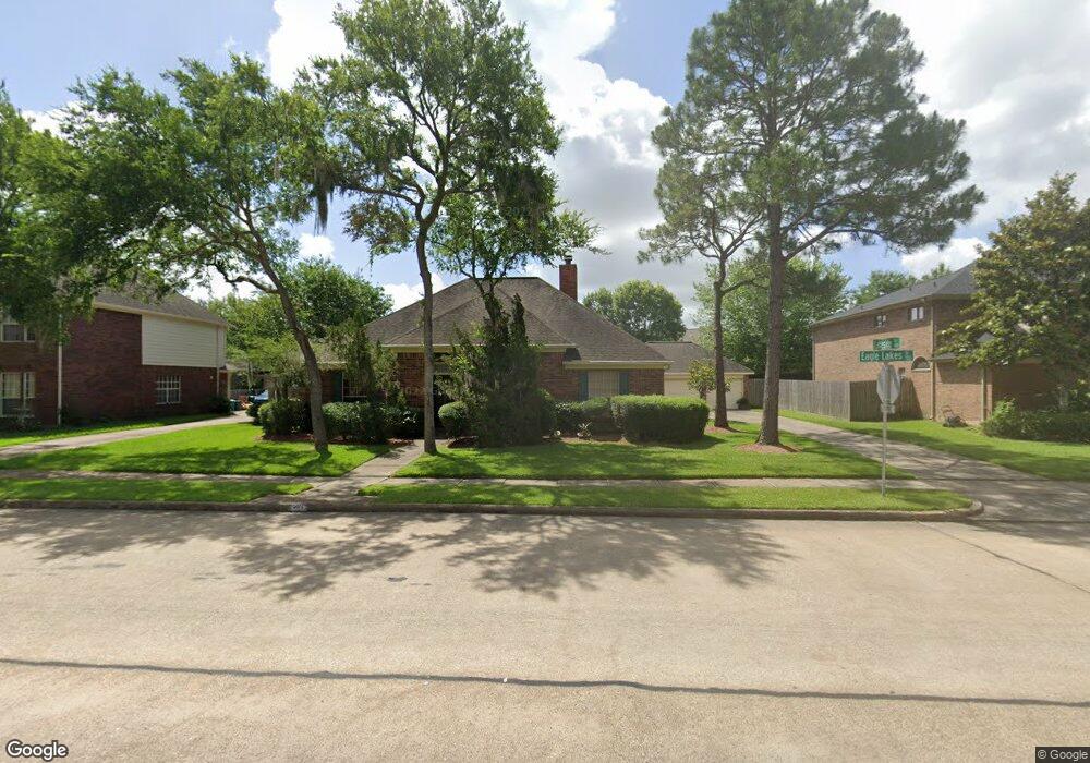 501 Eagle Lakes Dr, Friendswood, TX 77546 - photo 1