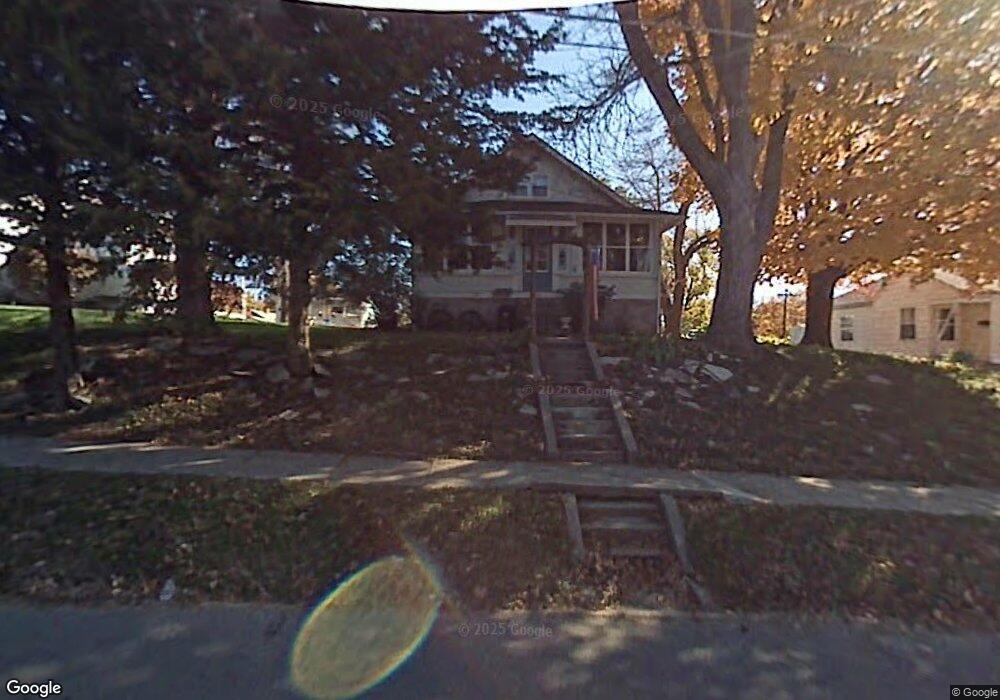 718 W 3rd St S, Newton, IA 50208 - photo 1