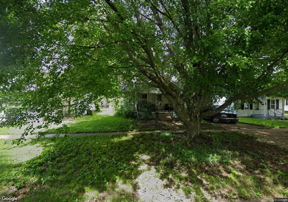 817 N 10th St, Mattoon, IL 61938 - photo 1