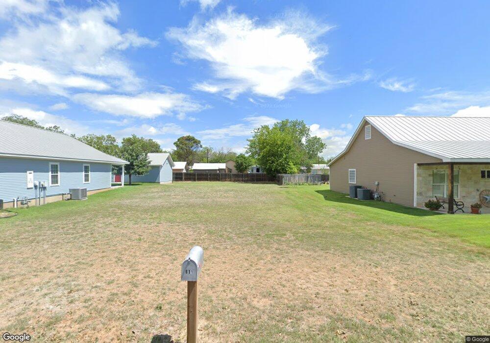 610 Winfred St, Fredericksburg, TX 78624 - photo 1