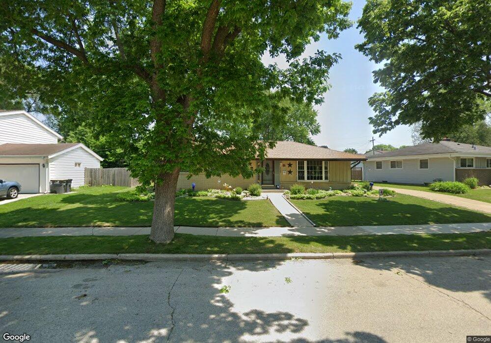 2009 Cardinal Dr, Waukesha, WI 53186 - photo 1