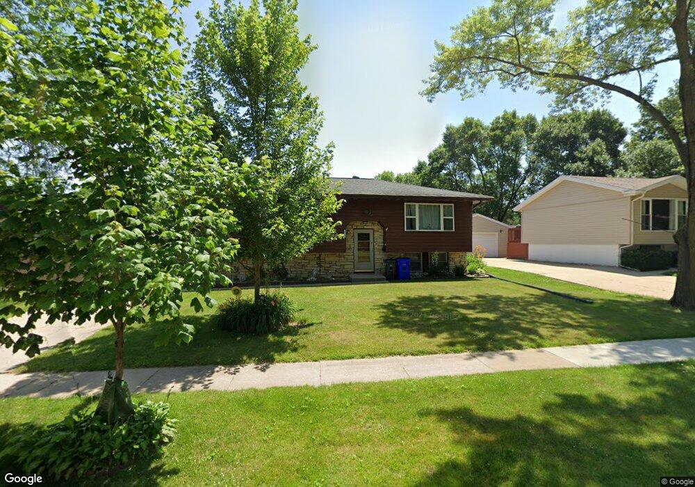 4510 Twin Pine Dr NE, Cedar Rapids, IA 52402 - photo 1