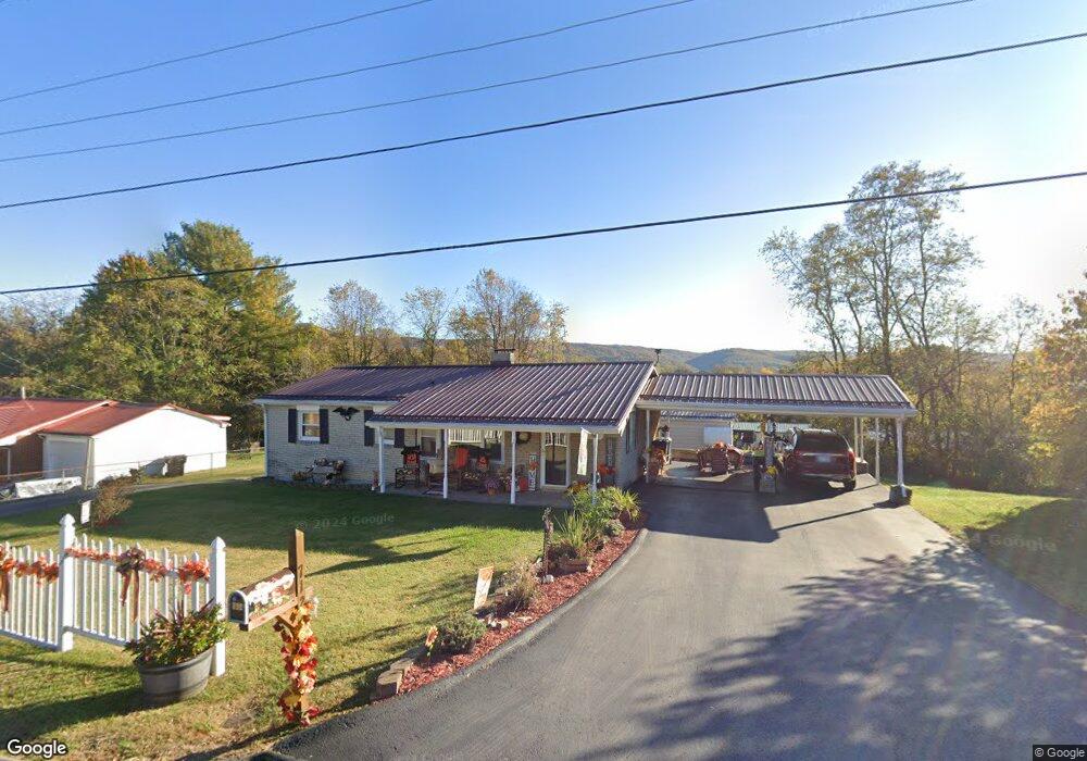 712 Mathews Ct, Pulaski, VA 24301 - photo 1