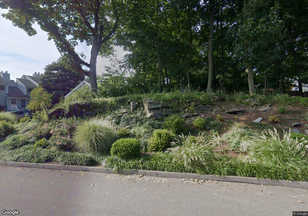 195 Rowayton Woods Dr, Norwalk, CT 06854 - photo 1