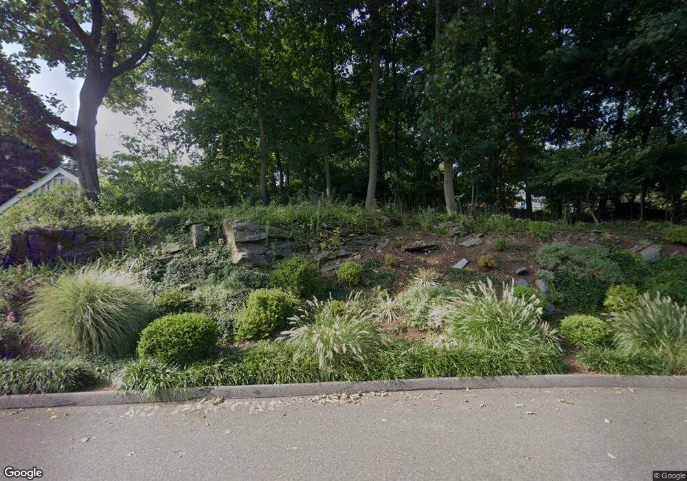 196 Rowayton Woods Dr, Norwalk, CT 06854 - photo 1