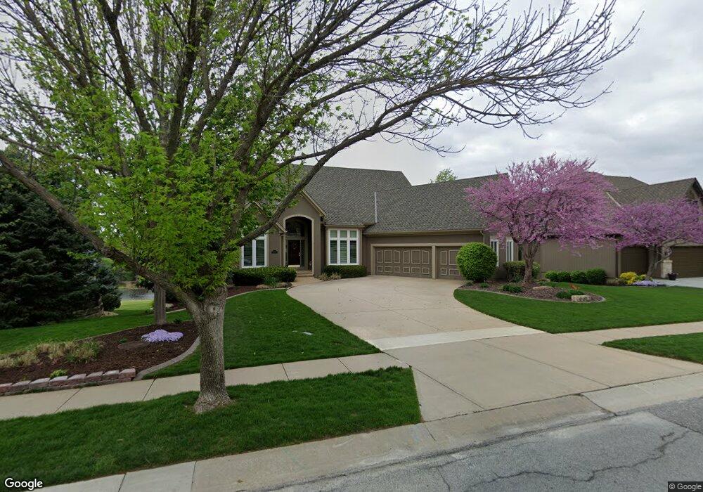 9522 Redbud Ln, Lenexa, KS 66220 - photo 1