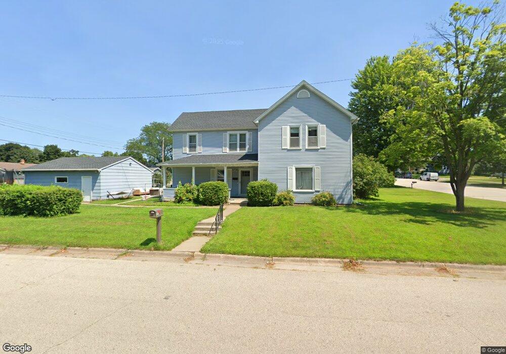 313 S Maple St, La Crescent, MN 55947 - photo 1