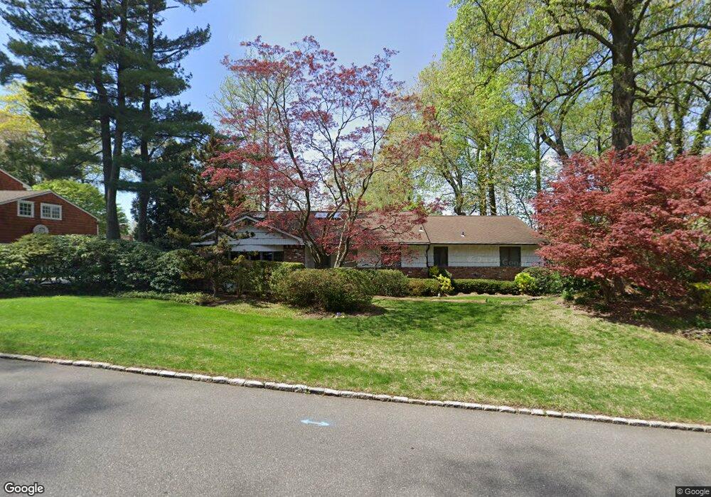 45 Cardinal Dr, Roslyn, NY 11576 - photo 1