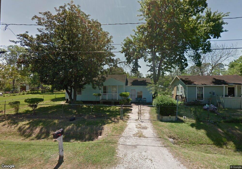 7526 Weyburn St, Houston, TX 77028 - photo 1