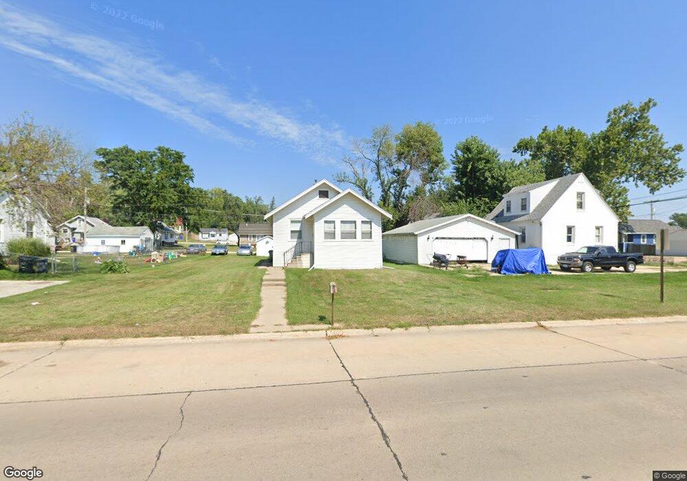 1310 E Ave NW, Cedar Rapids, IA 52405 - photo 1