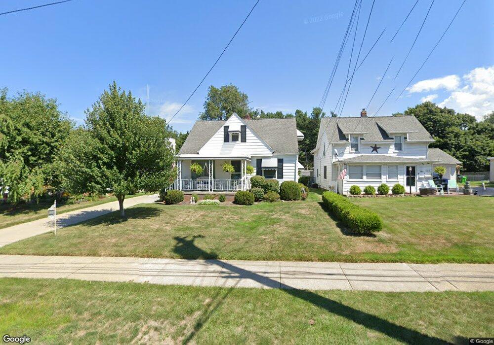 1903 E 300th St, Wickliffe, OH 44092 - photo 1