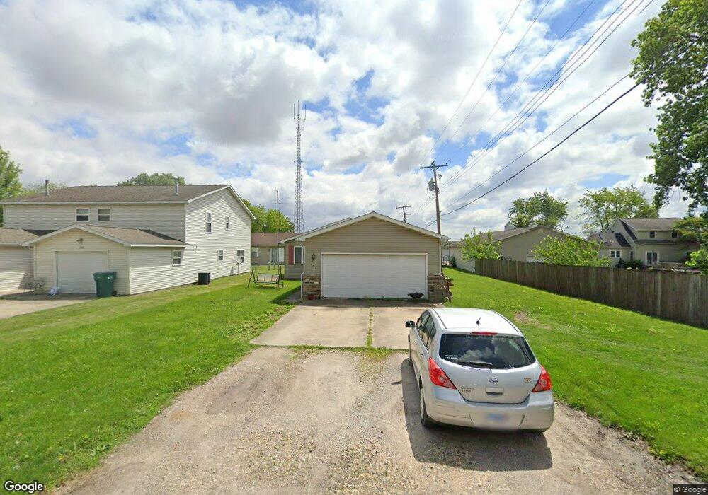 704 N 1st Division St, Mattoon, IL 61938 - photo 1