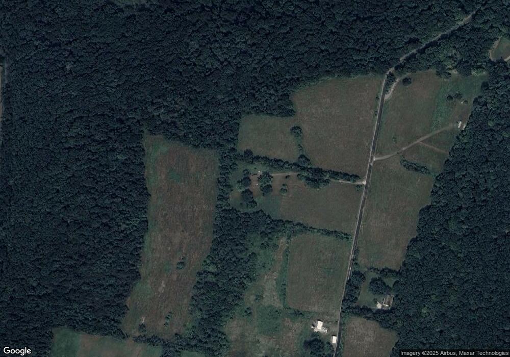 147 Cool Breeze Ln, Falls, PA 18615 - photo 1