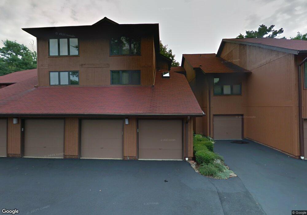 25038 Mill River Rd unit 25038, Olmsted Falls, OH 44138 - photo 1