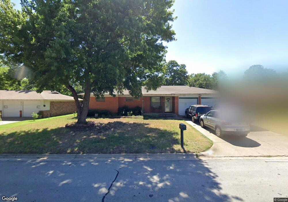 421 Ridgecrest Dr, Hurst, TX 76053 - photo 1