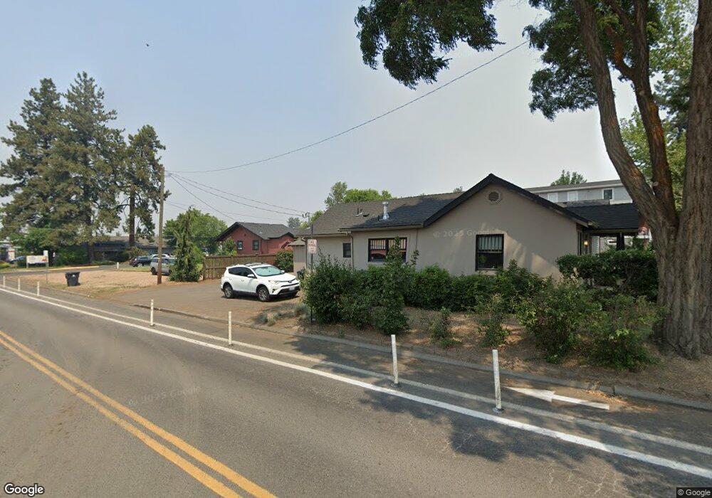 208 SE Vine Ln, Bend, OR 97702 - photo 1