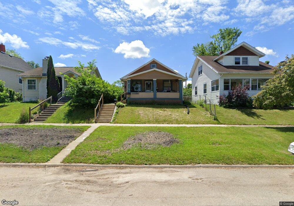 1317 Hinkley Ave NW, Cedar Rapids, IA 52405 - photo 1