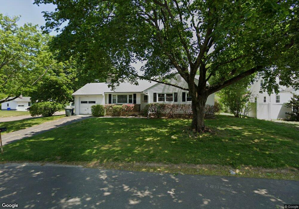 360 Nancy Dr, Bridgeport, CT 06604 - photo 1