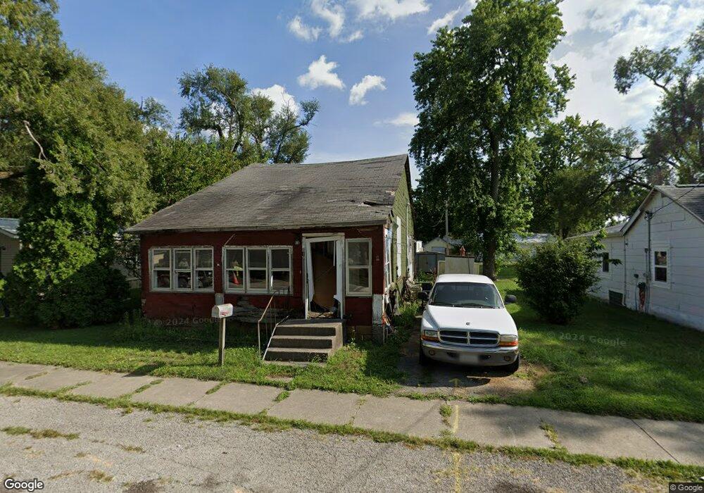 819 E Overton St, Tuscola, IL 61953 - photo 1