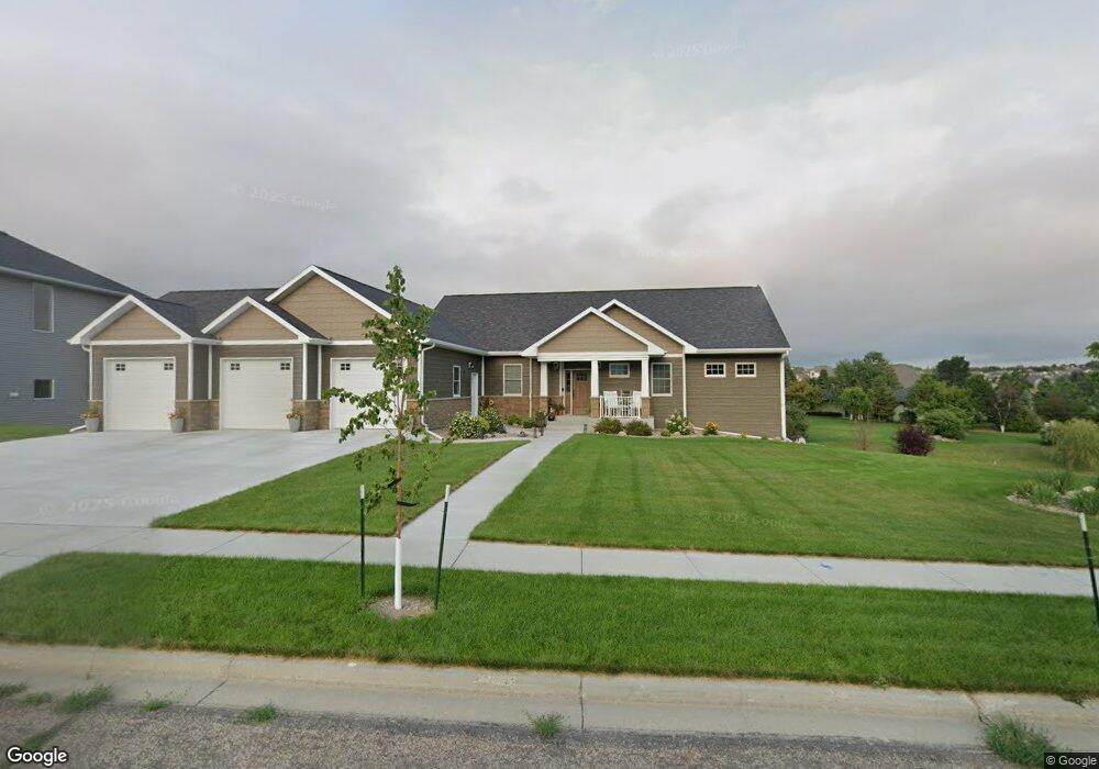 4507 Marsh Hawk Dr, Bismarck, ND 58503 - photo 1