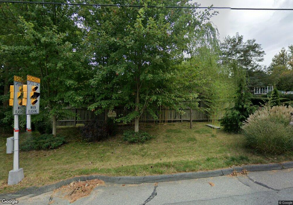 566 Hawthorn St, North Dartmouth, MA 02747 - photo 1