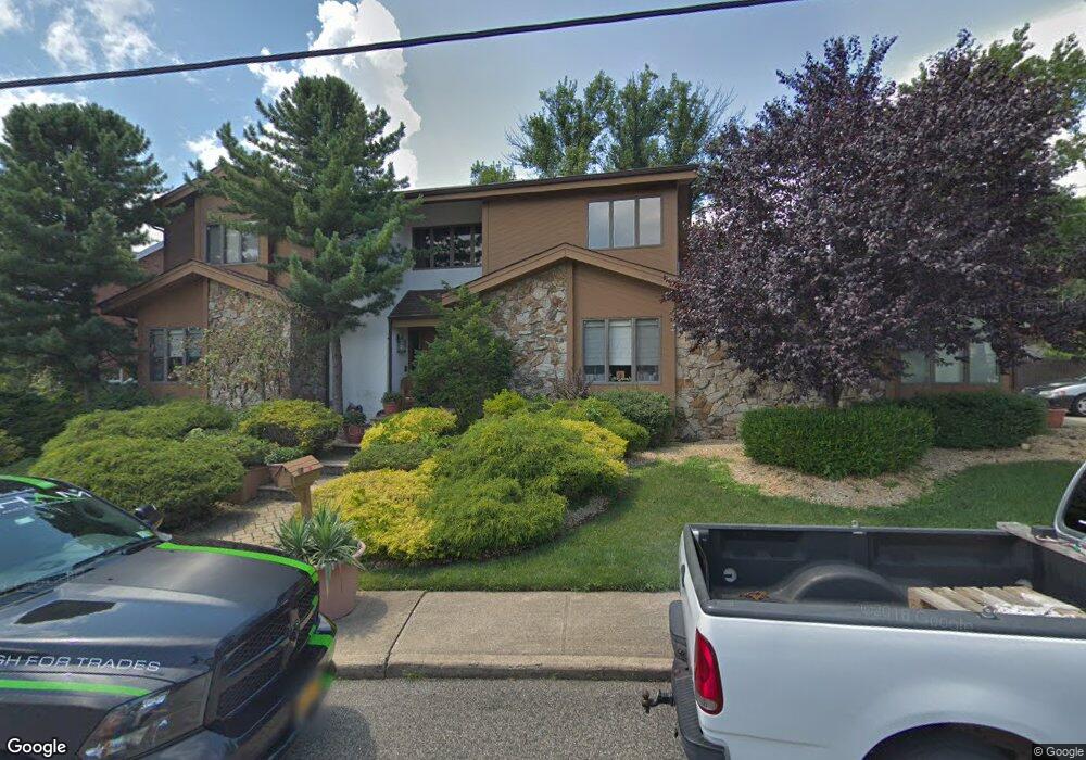 40 Luna Cir, Staten Island, NY 10312 - photo 1