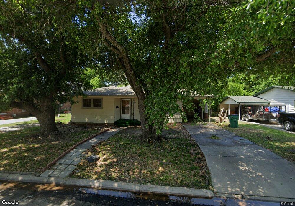 1235 S Howeth St, Gainesville, TX 76240 - photo 1