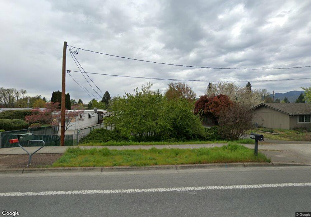 1030 W Harbeck Rd, Grants Pass, OR 97527 - photo 1