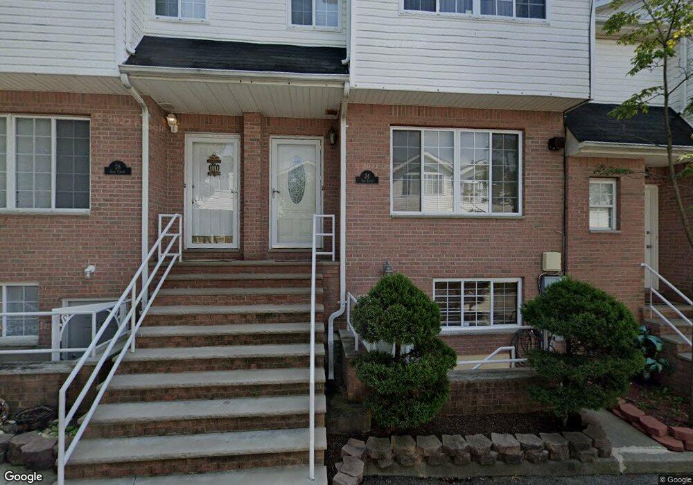 24 Iris Ct, Staten Island, NY 10309 - photo 1