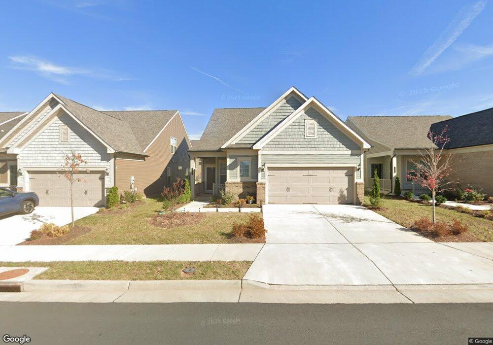 21903 Hawksbill High Cir, Sterling, VA 20164 - photo 1