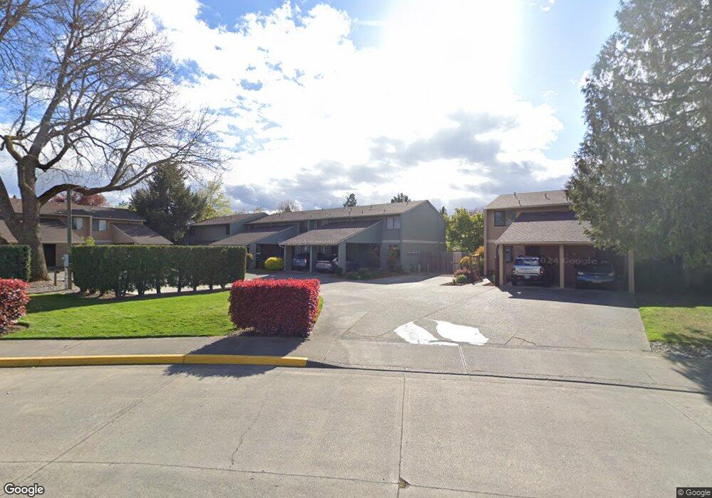 1014 SE Camelot Dr, Grants Pass, OR 97526 - photo 1