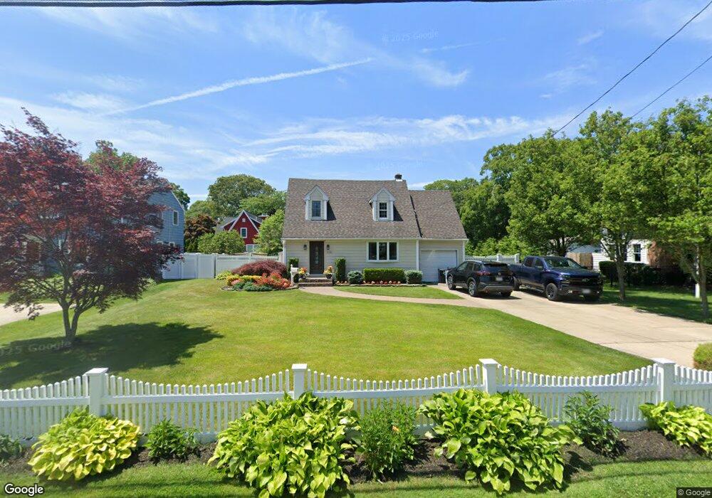 216 Mcconnell Ave, Bayport, NY 11705 - photo 1