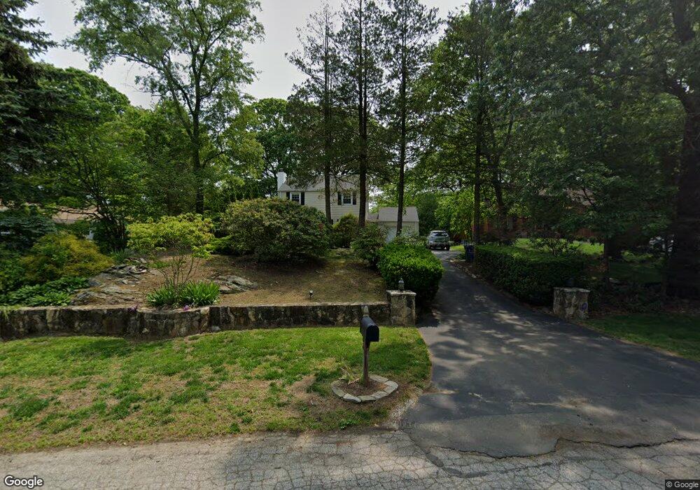 86 Pine Point Dr, Bridgeport, CT 06606 - photo 1